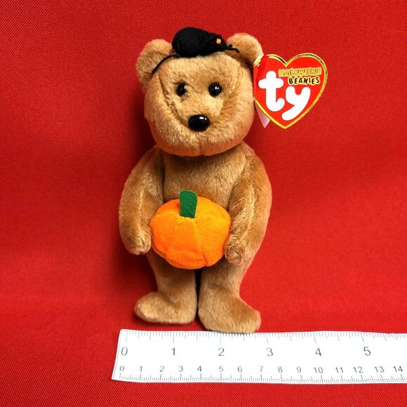 Hocus The Bear Holding Pumpkin Spider on Head 2005 The Halloweenie Beanies Colle - Picture 9 of 12